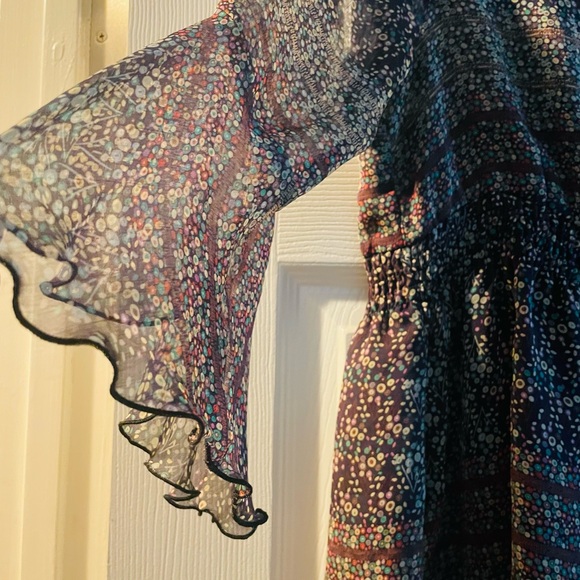 Cute sheer top - Picture 3 of 6